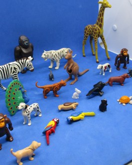 26 piece lot Playmobile figures all animals nice all different