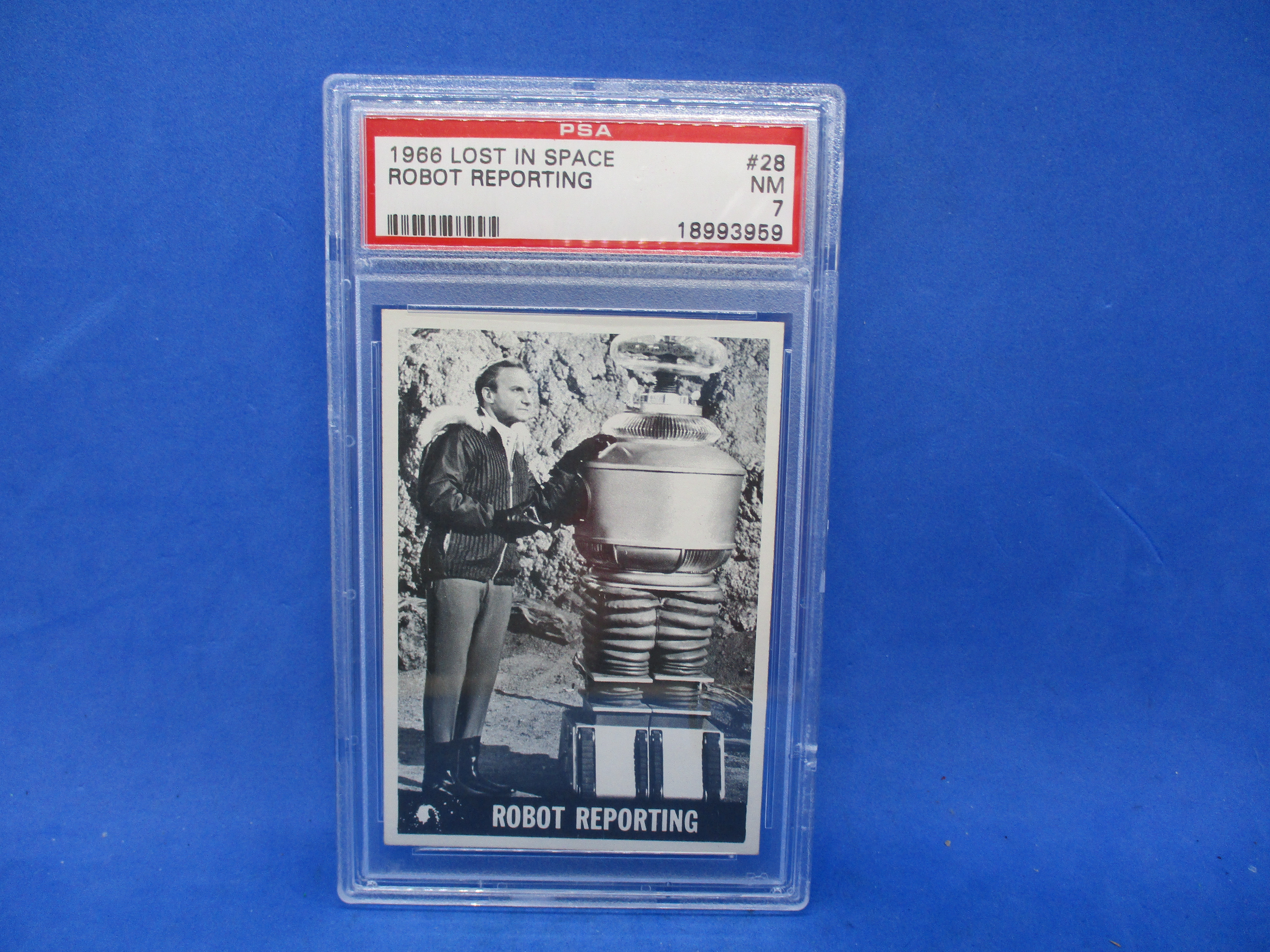 1966 Lost In Space #28 Robot Reporting PSA 7 NM